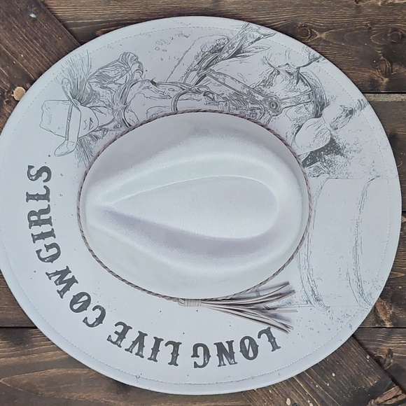 Country Journey Boutique Accessories - NWT Grey Engraved Barrel Racing Fedora Hat